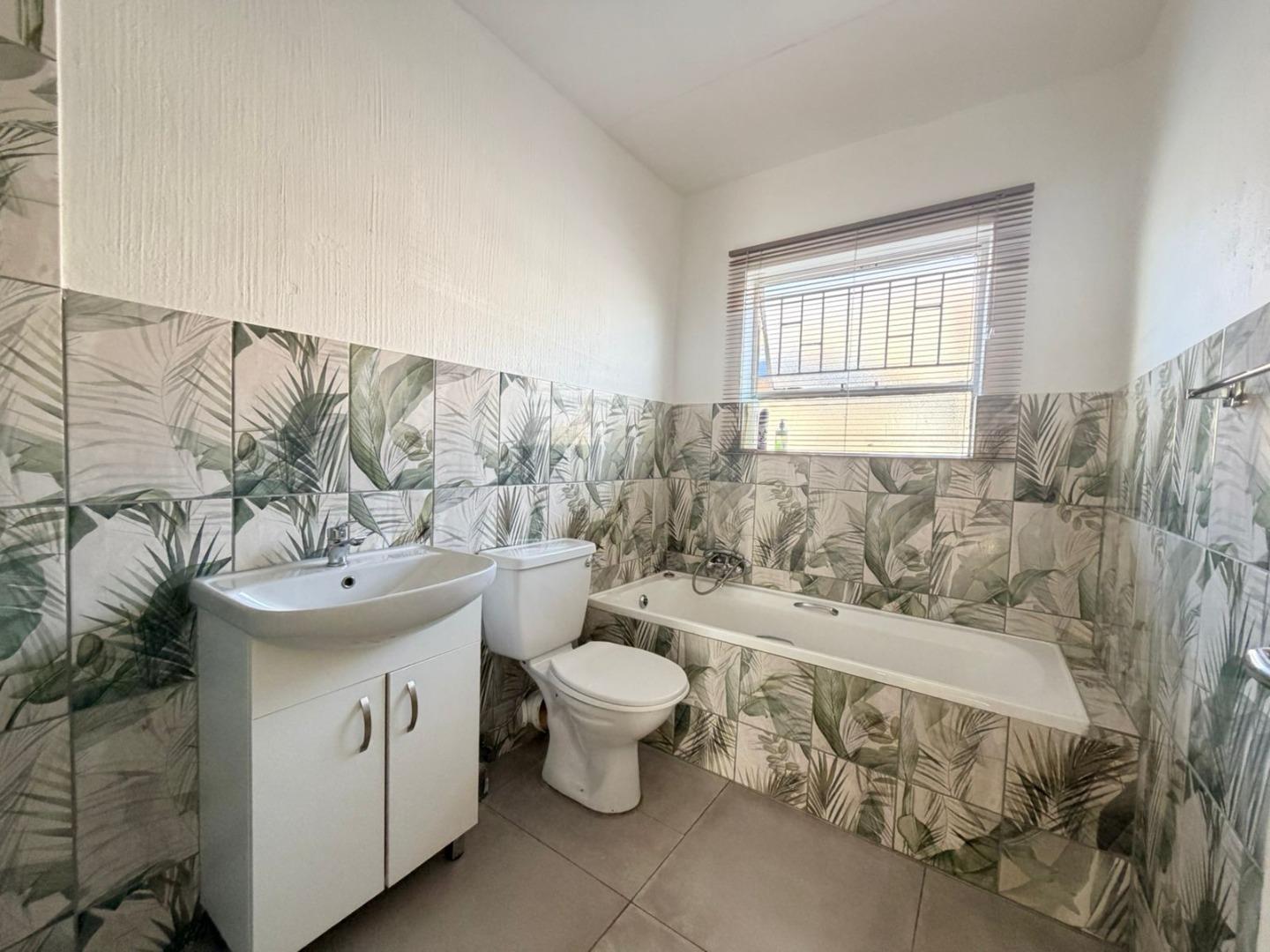 766004_bathroom.jpg