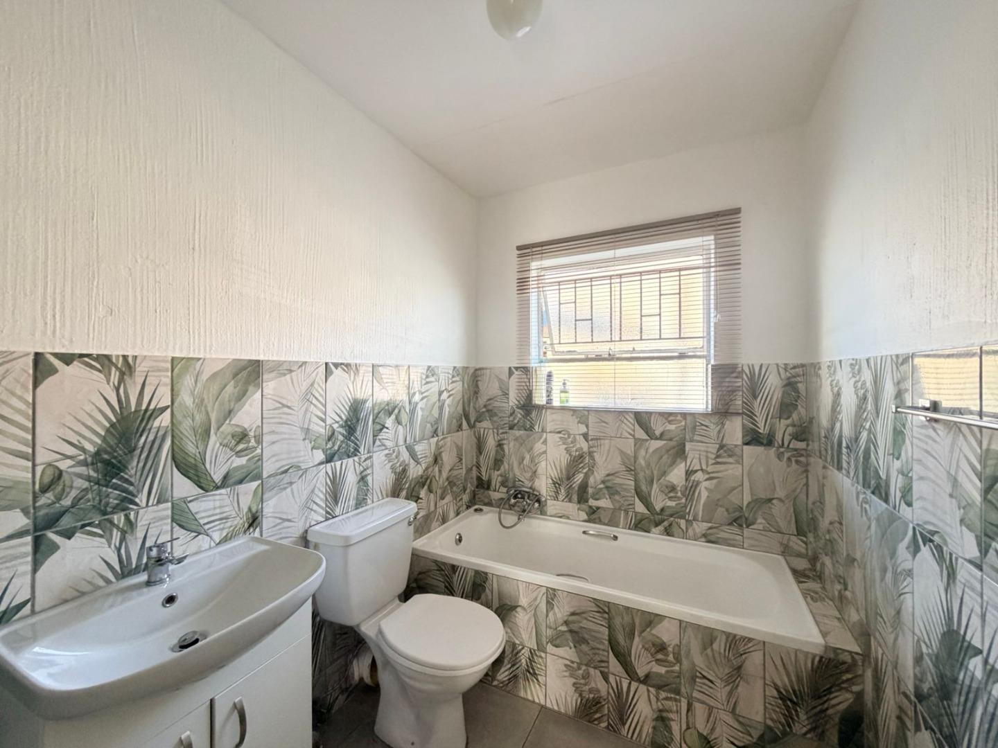 766004_bathroom5_zanele.jpg