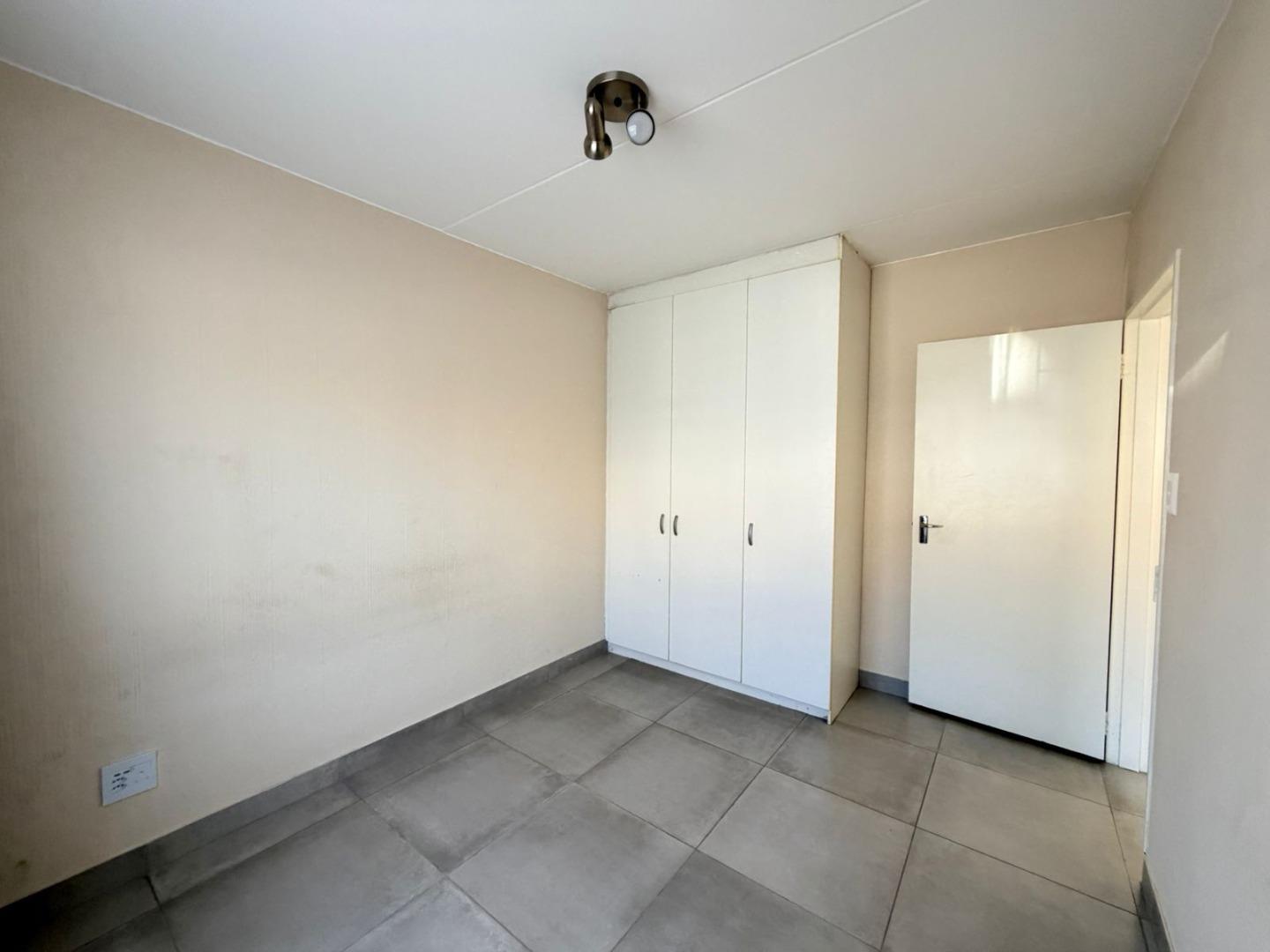 766004_bedroom_2-1_zanele.jpg
