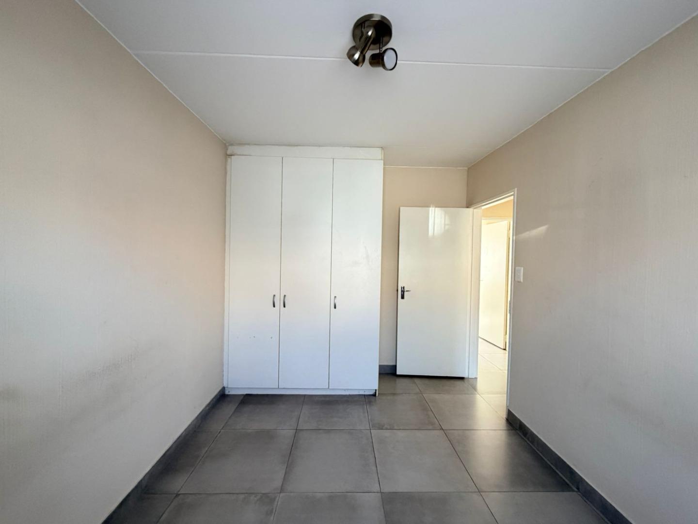 766004_bedroom_2_zanele.jpg