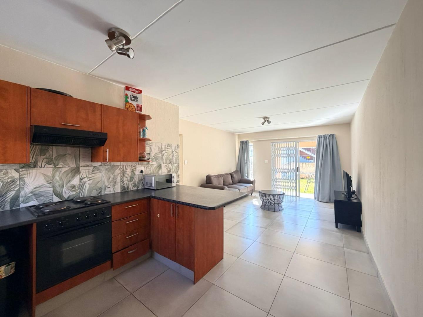 766004_kitchen_and_lounge4_zanele.jpg