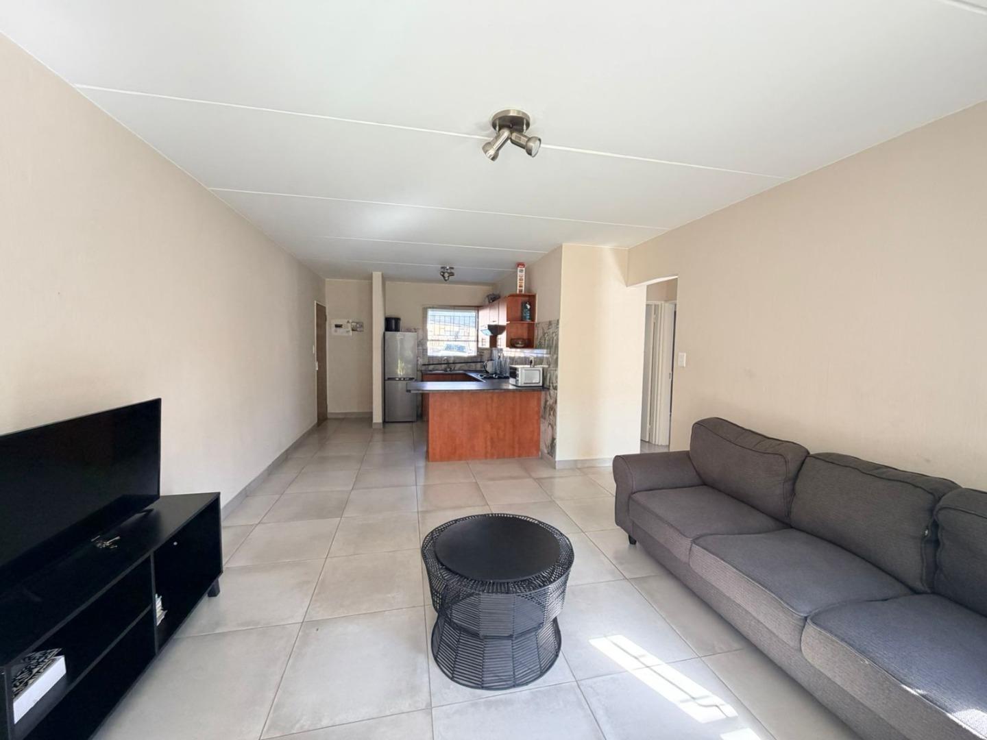 766004_lounge2_zanele.jpg