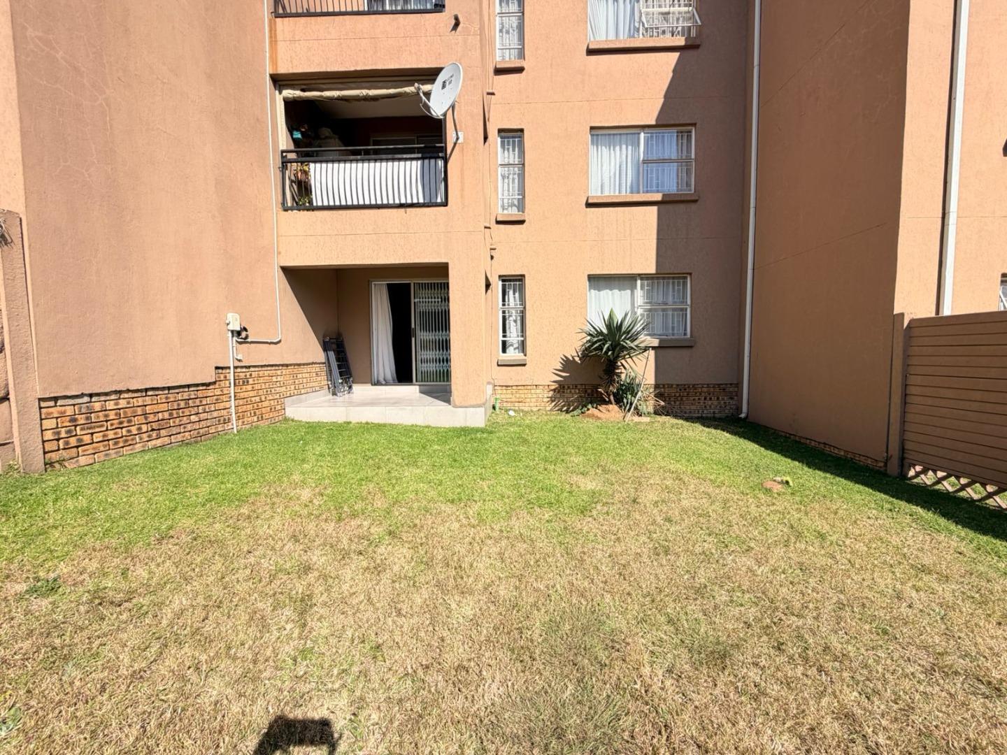 766004_outside2_zanele.jpg
