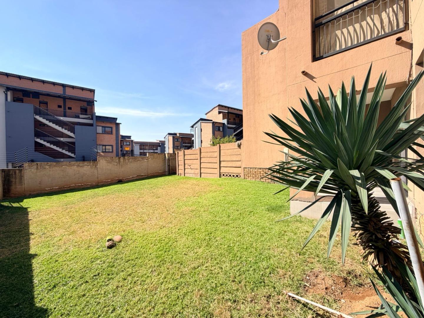 766004_outside4_zanele.jpg