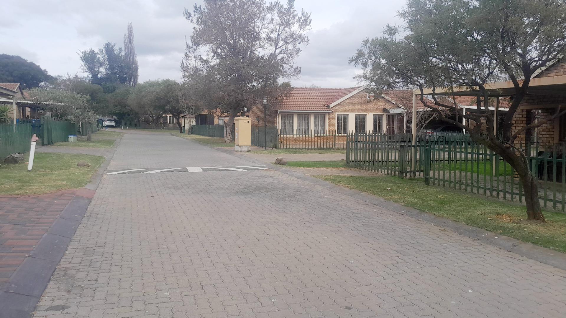 766212_19_aerocity_estate2.jpg