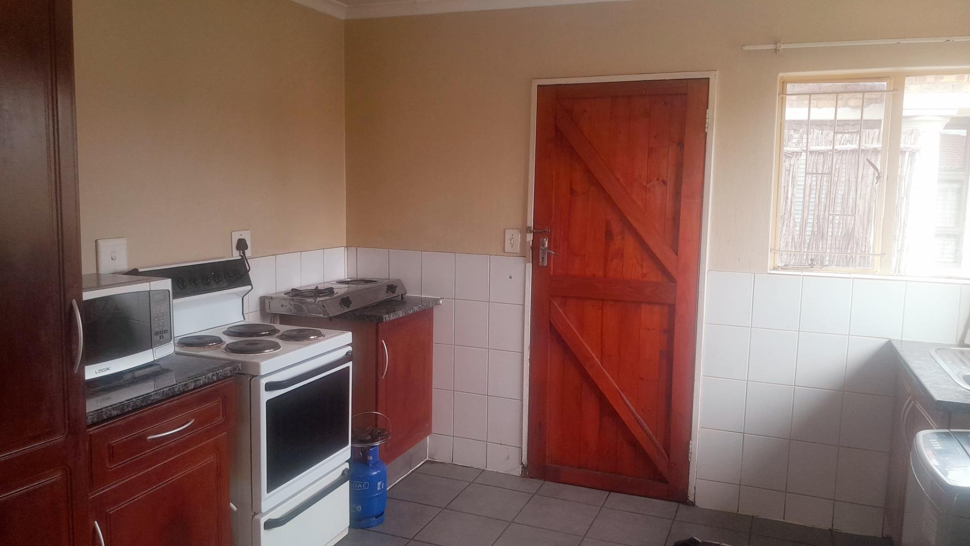 766212_19_aerocity_kitchen_3.jpg