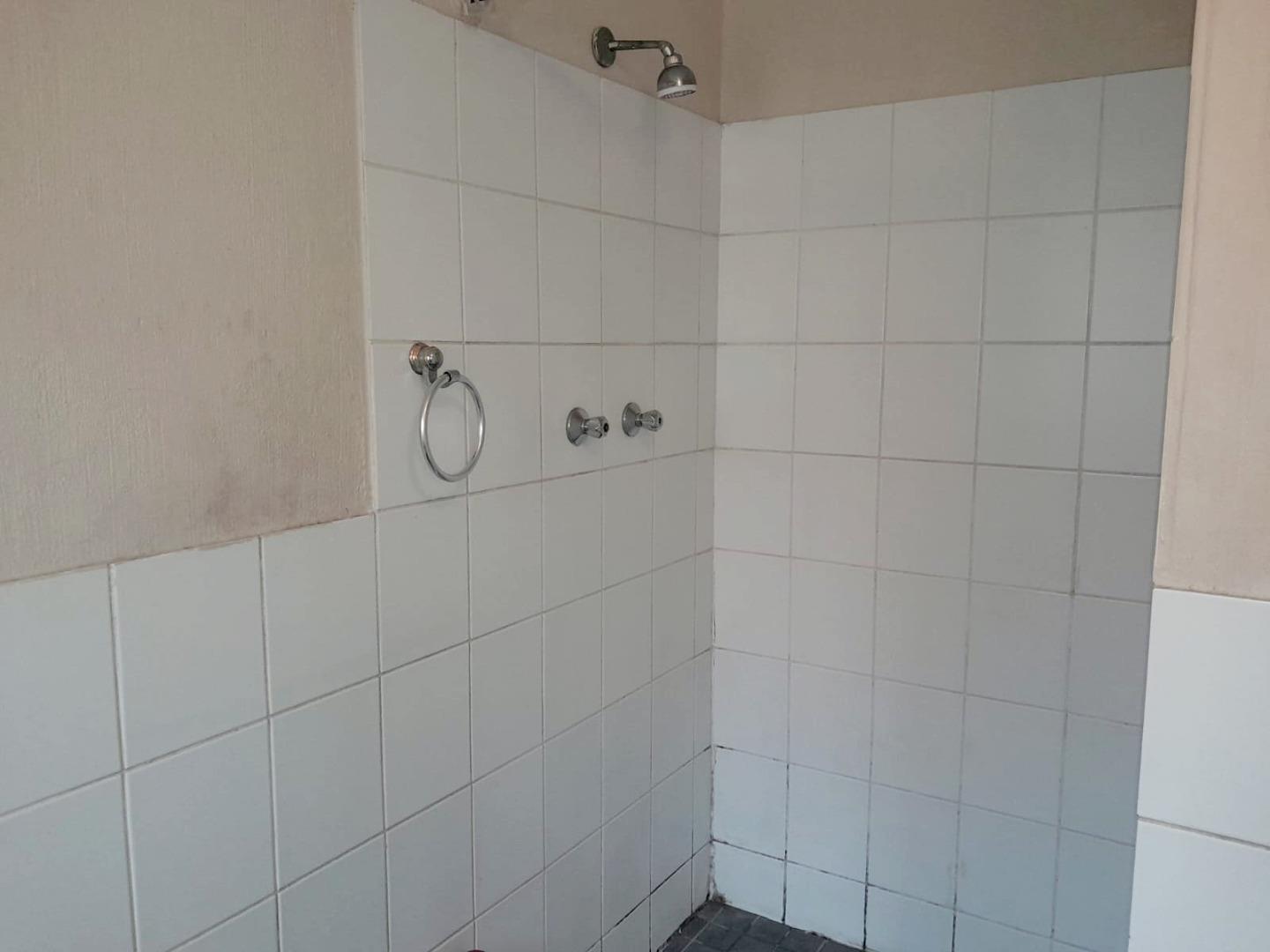766212_19_aerocity_shower.jpg