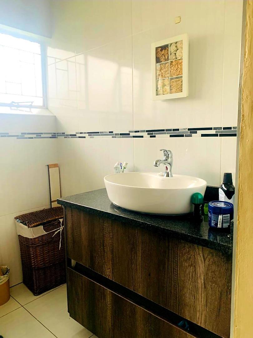 766308_4_Easton_Ave_Bathroom.jpg