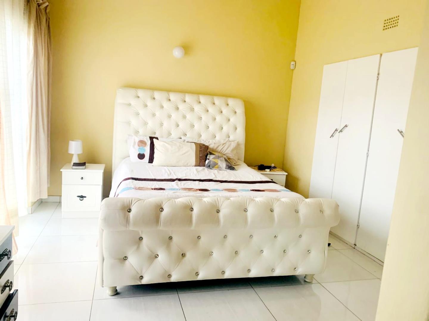766308_4_Easton_Ave_Bedroom1.jpg
