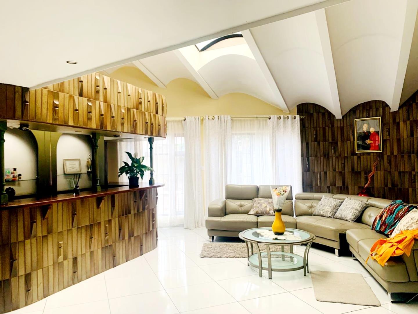 766308_4_Easton_Ave_Lounge4.jpg