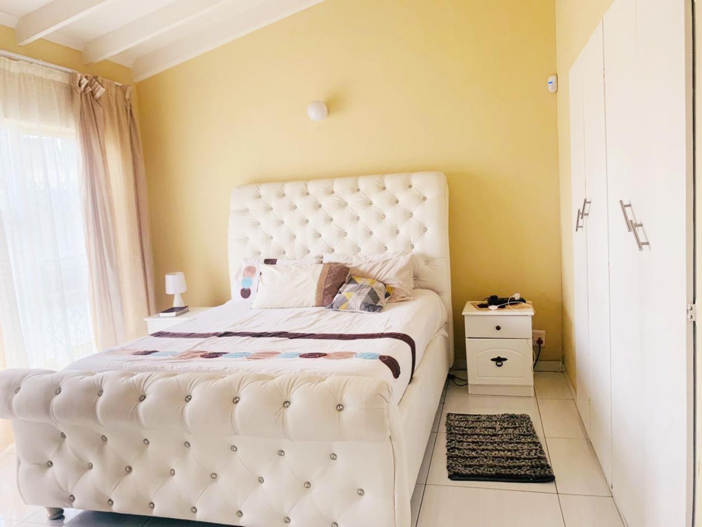766308_4_Easton_Ave_bed1.jpg