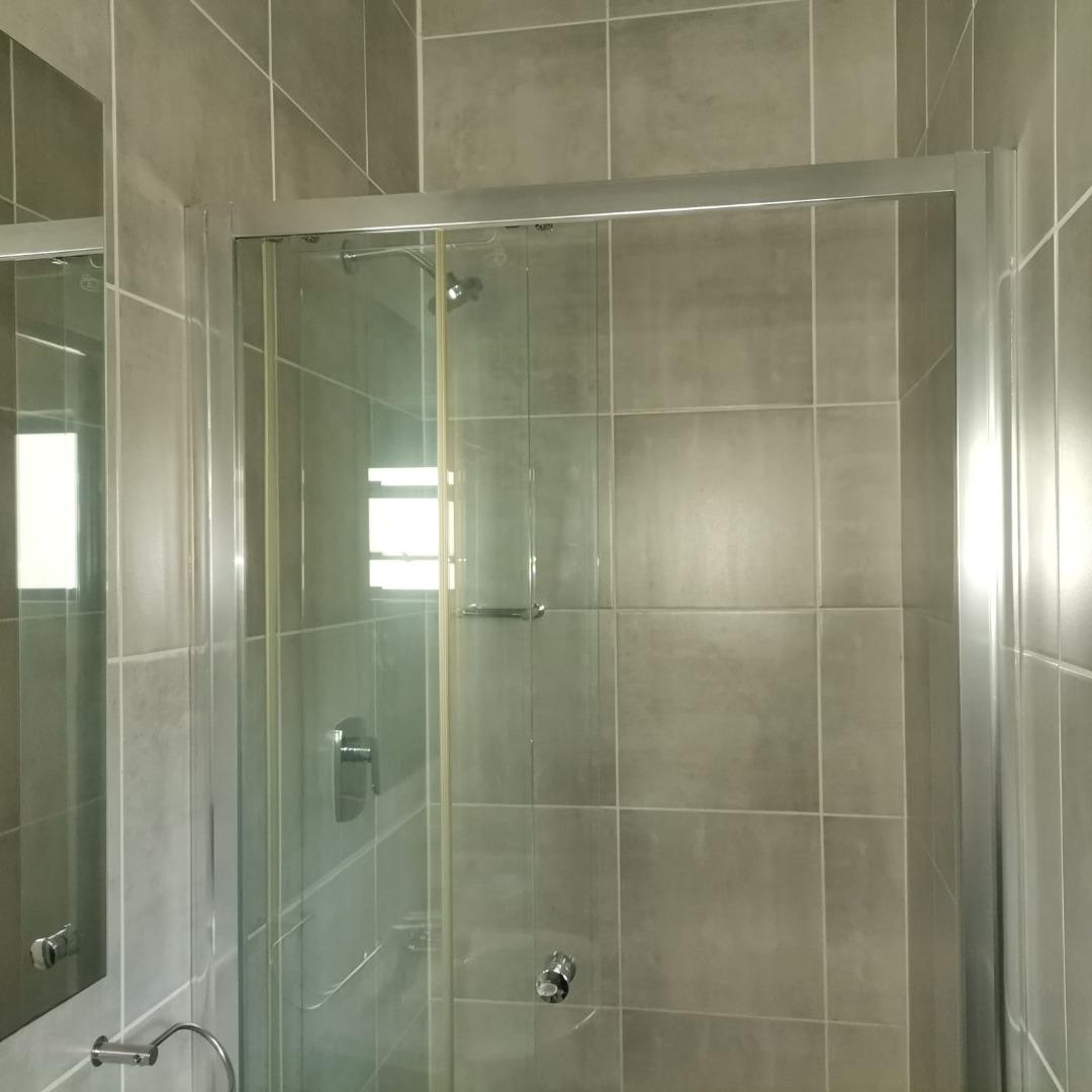 766316_Greenlee_Shower.jpg