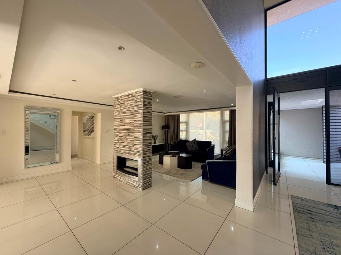 766528_297_Bushwillow_Front_Entrance_to_Lounge.jpg