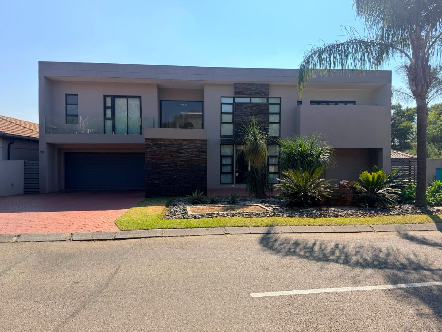 766528_297_Bushwillow_Front_Yard.jpg