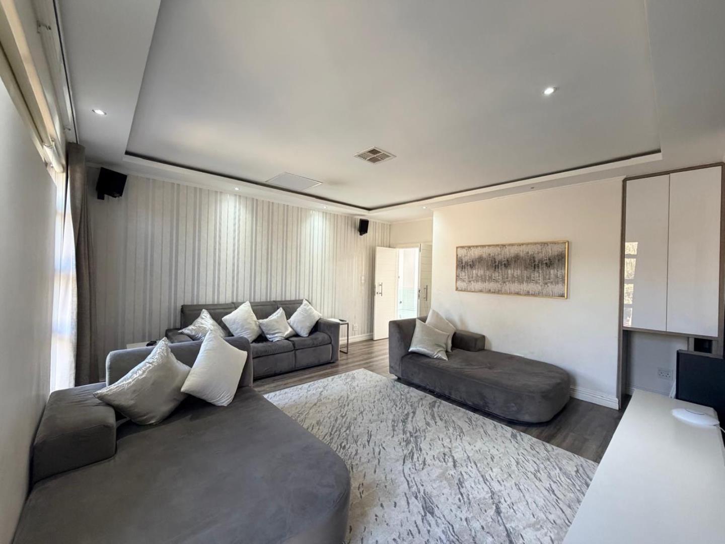 766528_297_Bushwillow_Lounge3.JPG