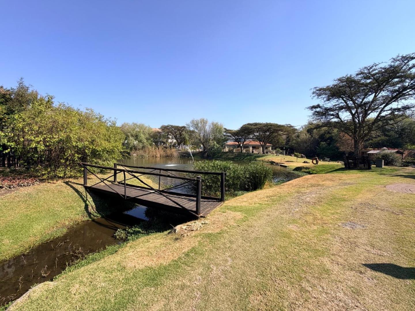 766528_297_Bushwillow_Pond_Bridge.JPG
