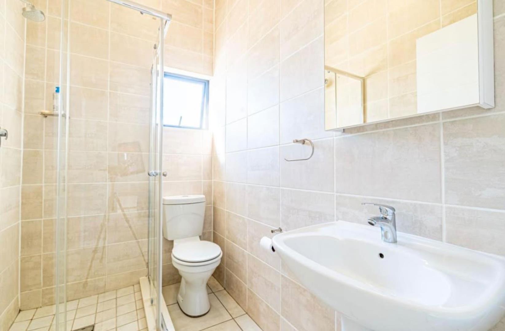 766666_105_Greenlee_Bathroom.jpg