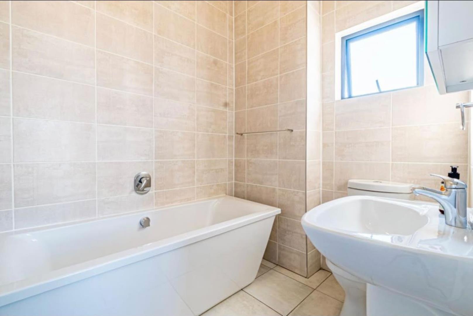 766666_105_Greenlee_Bathroom2.jpg