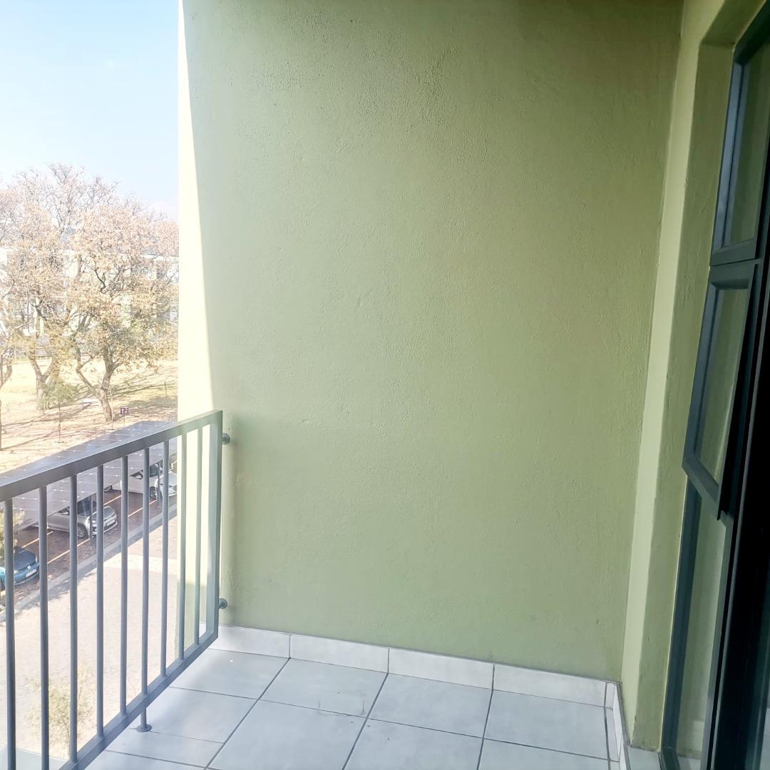 768736_506_Greenlee_Balcony2.jpg