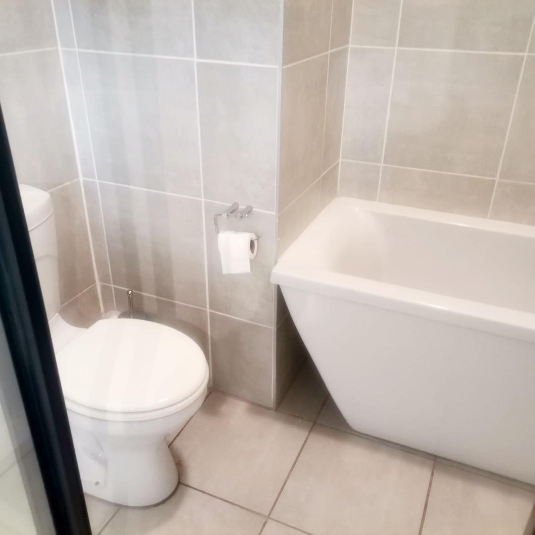 768736_506_Greenlee_En_Suite_1-1.jpg