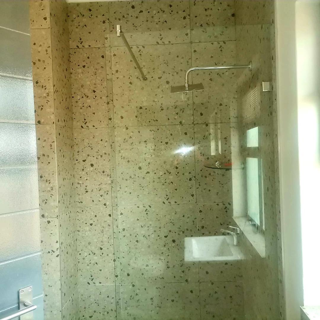 768926_103_Shower_2.jpg