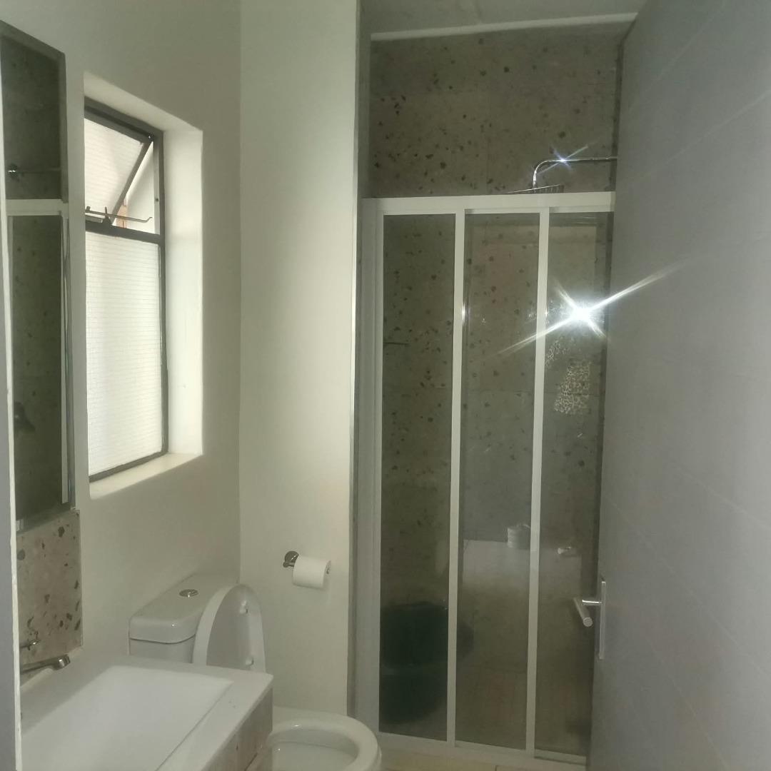 769173_119_Hilton_Bathroom.jpg