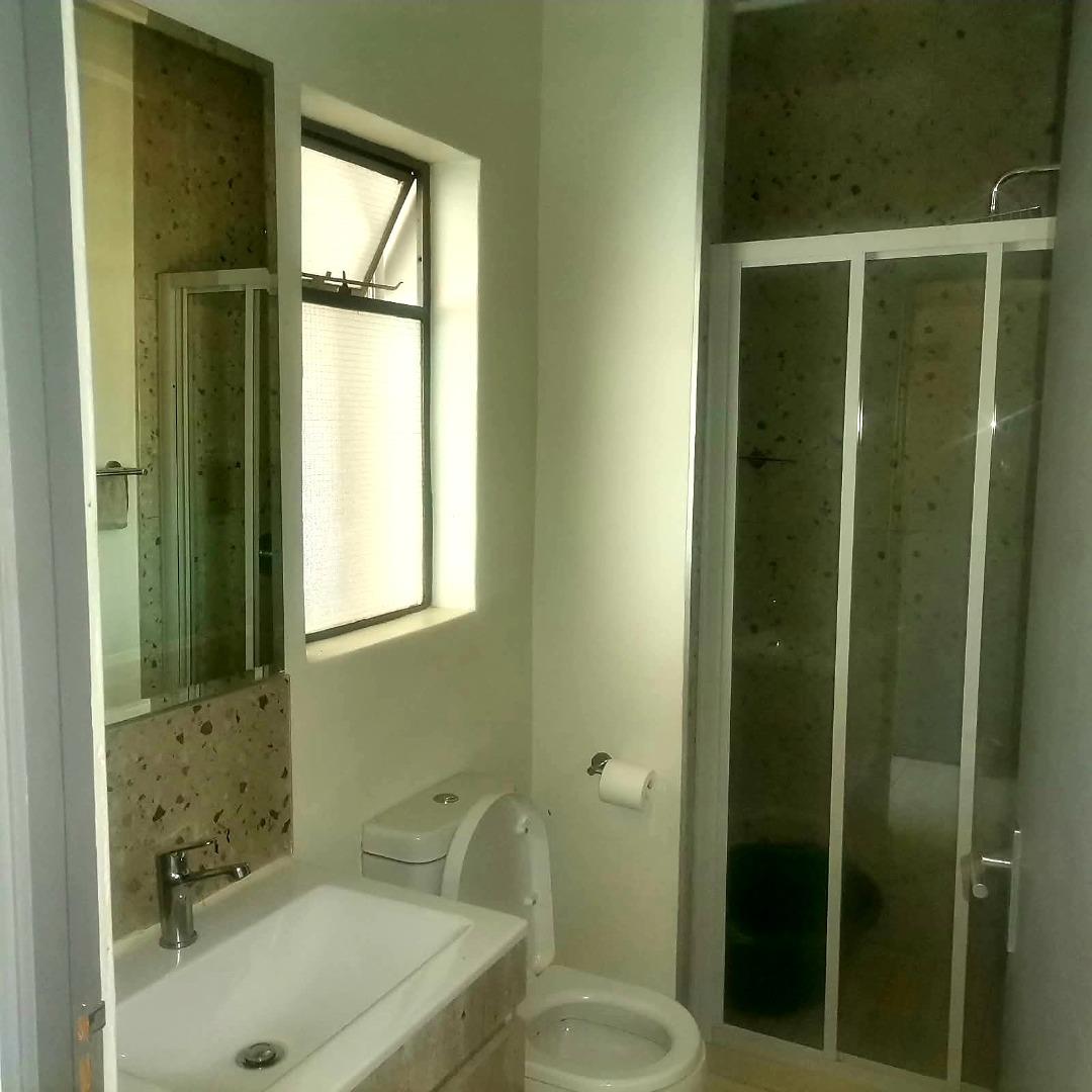 769173_119_Hilton_Bathroom2.jpg
